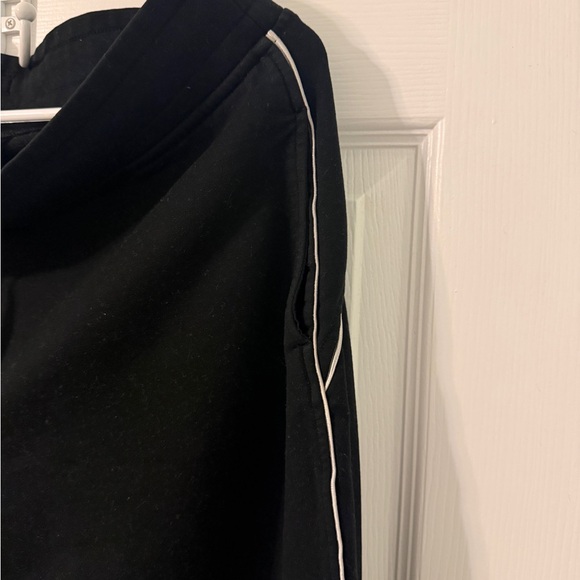 Victoria’s Secret Joggers With Piping Detail - Picture 5 of 7